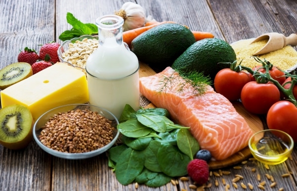fruits, vegetables, salmon and other foods that will reduce your risk of cataracts