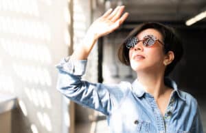 Woman wearing sunglasses protecting her eyes from cataracts